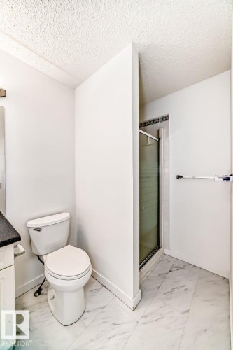 9968 178 Avenue, Edmonton, AB - Indoor Photo Showing Bathroom