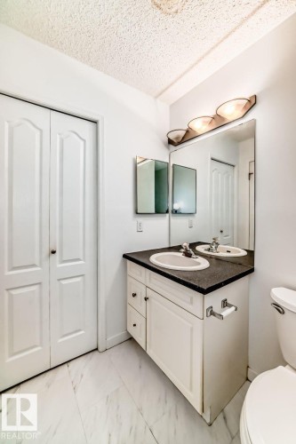 9968 178 Avenue, Edmonton, AB - Indoor Photo Showing Bathroom