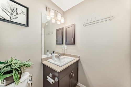 1426 26 Avenue, Edmonton, AB - Indoor Photo Showing Bathroom