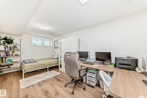 1426 26 Avenue, Edmonton, AB - Indoor Photo Showing Office