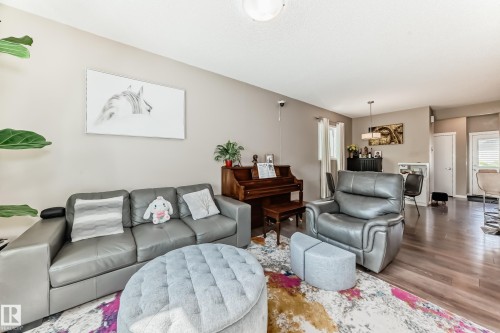 1426 26 Avenue, Edmonton, AB - Indoor Photo Showing Living Room