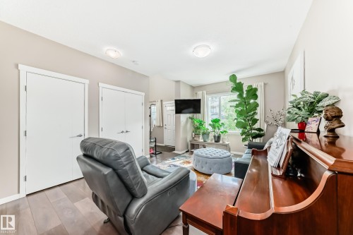 1426 26 Avenue, Edmonton, AB - Indoor Photo Showing Living Room
