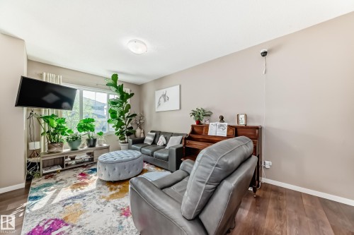 1426 26 Avenue, Edmonton, AB - Indoor Photo Showing Living Room