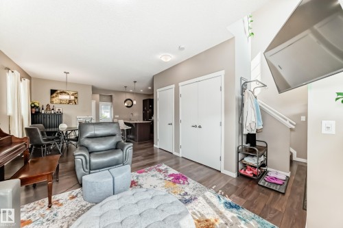 1426 26 Avenue, Edmonton, AB - Indoor Photo Showing Living Room