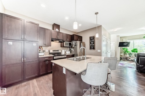 1426 26 Avenue, Edmonton, AB - Indoor Photo Showing Kitchen With Double Sink With Upgraded Kitchen