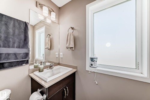 1426 26 Avenue, Edmonton, AB - Indoor Photo Showing Bathroom