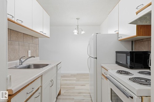 205 9028 Jasper Avenue, Edmonton, AB - Indoor Photo Showing Kitchen