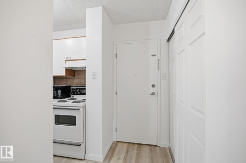 205 9028 Jasper Avenue, Edmonton, AB - Indoor Photo Showing Kitchen