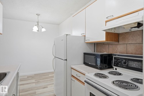 205 9028 Jasper Avenue, Edmonton, AB - Indoor Photo Showing Kitchen