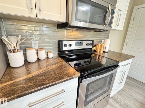 218 508 Griesbach Parade, Edmonton, AB - Indoor Photo Showing Kitchen