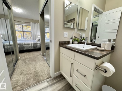 218 508 Griesbach Parade, Edmonton, AB - Indoor Photo Showing Bathroom