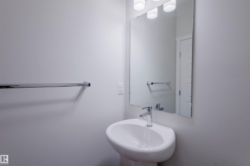 2031 209 Street, Edmonton, AB - Indoor Photo Showing Bathroom