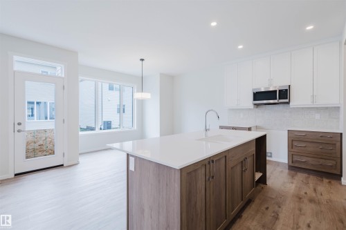 2031 209 Street, Edmonton, AB - Indoor Photo Showing Kitchen With Upgraded Kitchen
