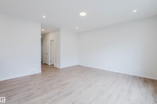 2031 209 Street, Edmonton, AB - Indoor Photo Showing Other Room