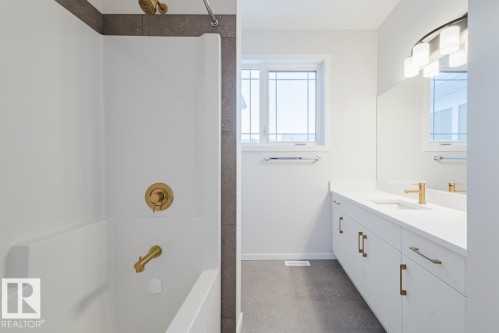 2027 209 Street, Edmonton, AB - Indoor Photo Showing Bathroom