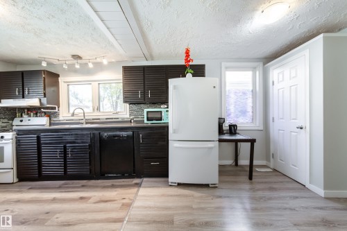 11536 83 Street, Edmonton, AB - Indoor Photo Showing Kitchen