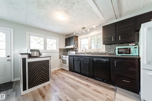 11536 83 Street, Edmonton, AB - Indoor Photo Showing Kitchen