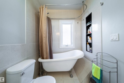 11536 83 Street, Edmonton, AB - Indoor Photo Showing Bathroom