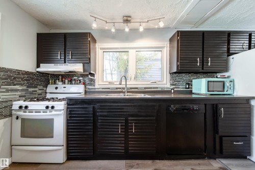 11536 83 Street, Edmonton, AB - Indoor Photo Showing Kitchen