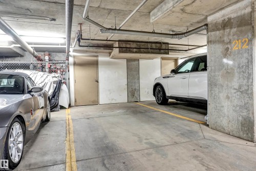 424 1510 Watt Drive, Edmonton, AB - Indoor Photo Showing Garage