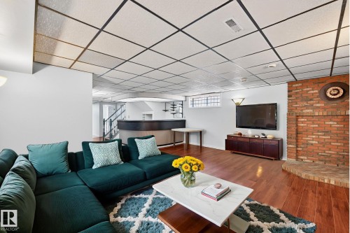 10417 10419 154 Street Nw, Edmonton, AB - Indoor Photo Showing Living Room