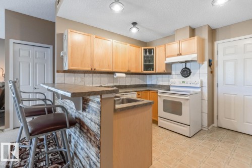 10 2508 Hanna Crescent, Edmonton, AB - Indoor Photo Showing Kitchen