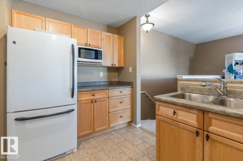 10 2508 Hanna Crescent, Edmonton, AB - Indoor Photo Showing Kitchen With Double Sink
