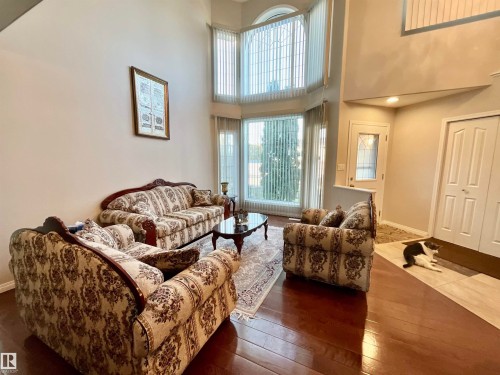 13707 149 Avenue, Edmonton, AB - Indoor Photo Showing Living Room