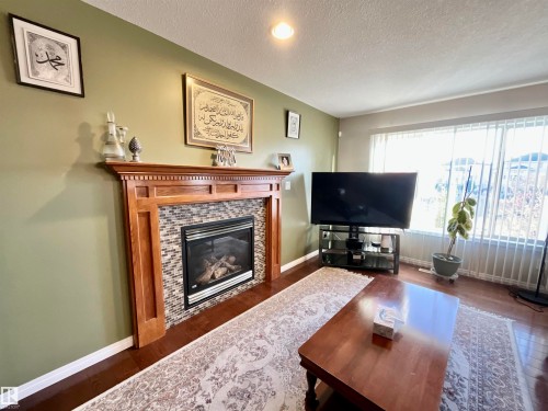 13707 149 Avenue, Edmonton, AB - Indoor Photo Showing Living Room With Fireplace
