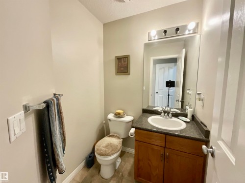 13707 149 Avenue, Edmonton, AB - Indoor Photo Showing Bathroom