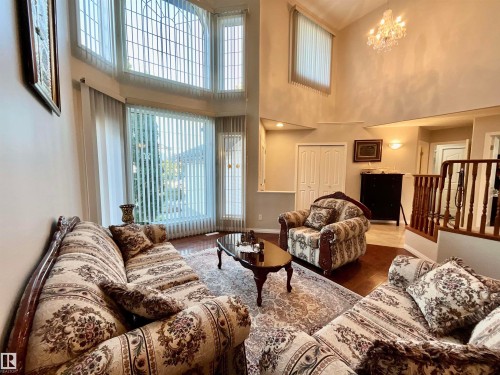 13707 149 Avenue, Edmonton, AB - Indoor Photo Showing Living Room