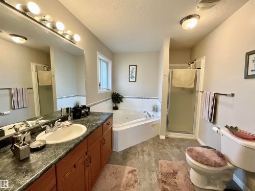 13707 149 Avenue, Edmonton, AB - Indoor Photo Showing Bathroom