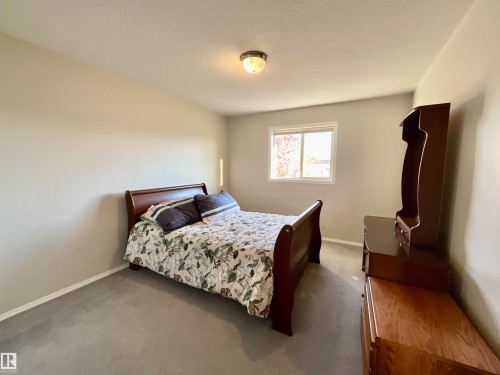 13707 149 Avenue, Edmonton, AB - Indoor Photo Showing Bedroom