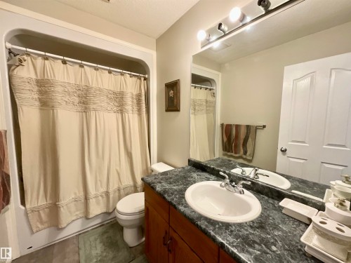 13707 149 Avenue, Edmonton, AB - Indoor Photo Showing Bathroom