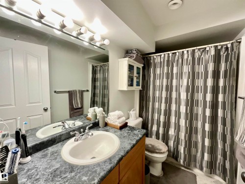 13707 149 Avenue, Edmonton, AB - Indoor Photo Showing Bathroom