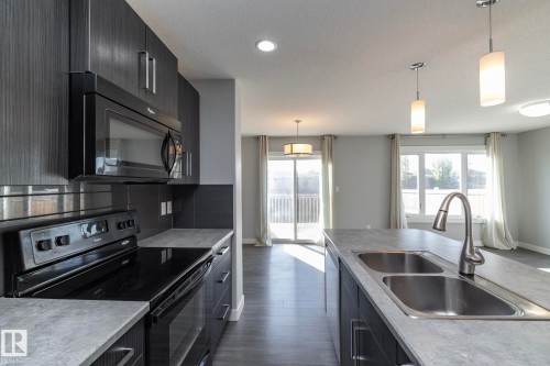 7257 Armour Crescent, Edmonton, AB - Indoor Photo Showing Kitchen With Double Sink With Upgraded Kitchen