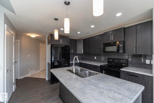 7257 Armour Crescent, Edmonton, AB - Indoor Photo Showing Kitchen With Double Sink With Upgraded Kitchen