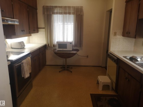 9636 63 Avenue, Edmonton, AB - Indoor Photo Showing Kitchen