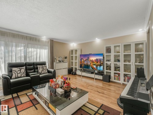 K8 1 Garden Grove, Edmonton, AB - Indoor Photo Showing Living Room