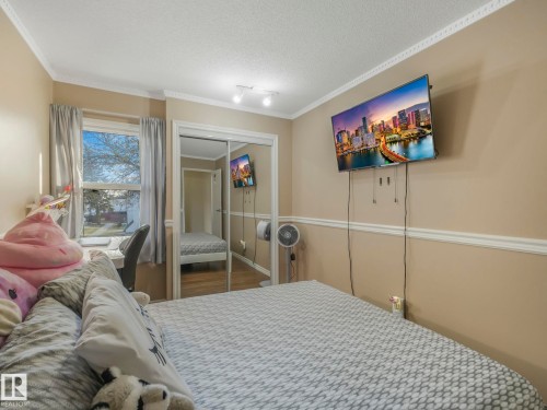 K8 1 Garden Grove, Edmonton, AB - Indoor Photo Showing Bedroom