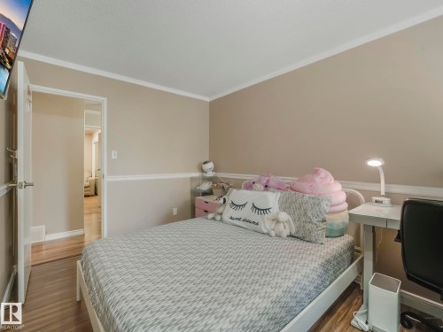 K8 1 Garden Grove, Edmonton, AB - Indoor Photo Showing Bedroom