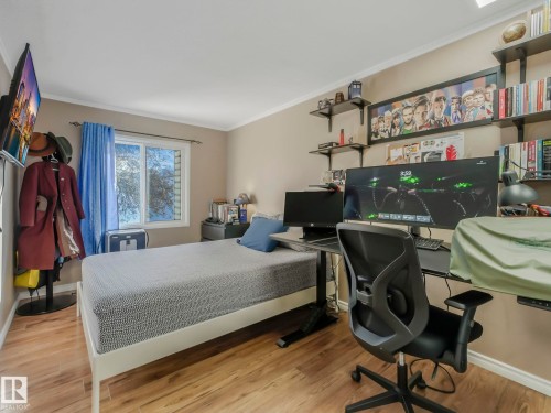 K8 1 Garden Grove, Edmonton, AB - Indoor Photo Showing Bedroom
