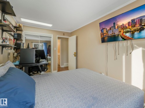 K8 1 Garden Grove, Edmonton, AB - Indoor Photo Showing Bedroom