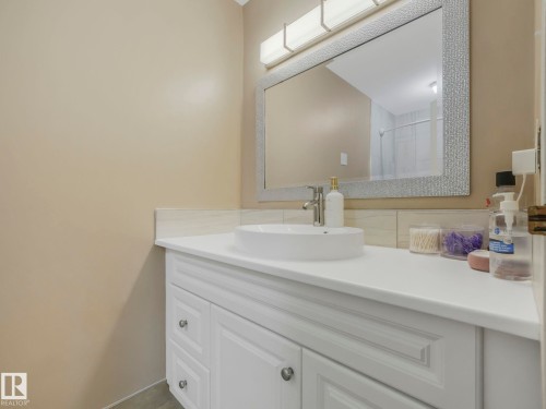 K8 1 Garden Grove, Edmonton, AB - Indoor Photo Showing Bathroom
