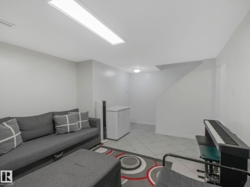 K8 1 Garden Grove, Edmonton, AB - Indoor