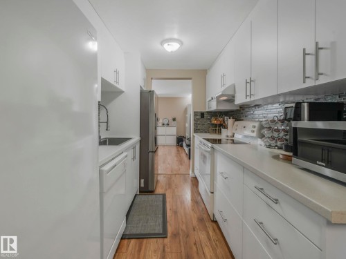 K8 1 Garden Grove, Edmonton, AB - Indoor Photo Showing Kitchen