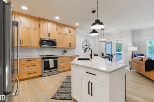 13 1005 Calahoo Road, Spruce Grove, AB - Indoor Photo Showing Kitchen With Upgraded Kitchen
