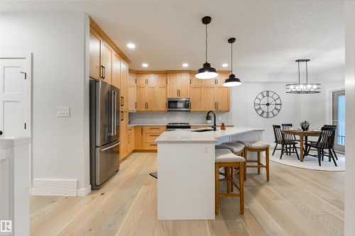 13 1005 Calahoo Road, Spruce Grove, AB - Indoor Photo Showing Kitchen With Upgraded Kitchen