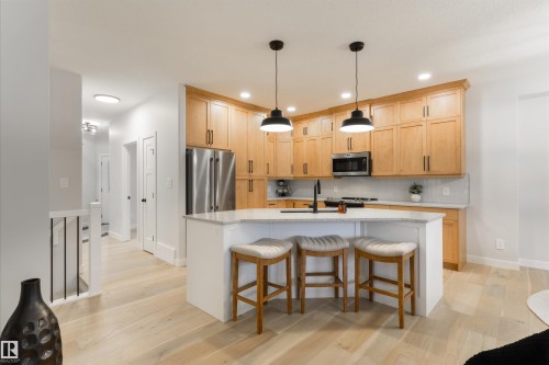 13 1005 Calahoo Road, Spruce Grove, AB - Indoor Photo Showing Kitchen With Upgraded Kitchen