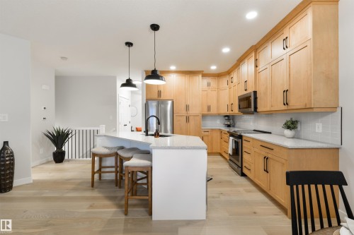 13 1005 Calahoo Road, Spruce Grove, AB - Indoor Photo Showing Kitchen With Upgraded Kitchen